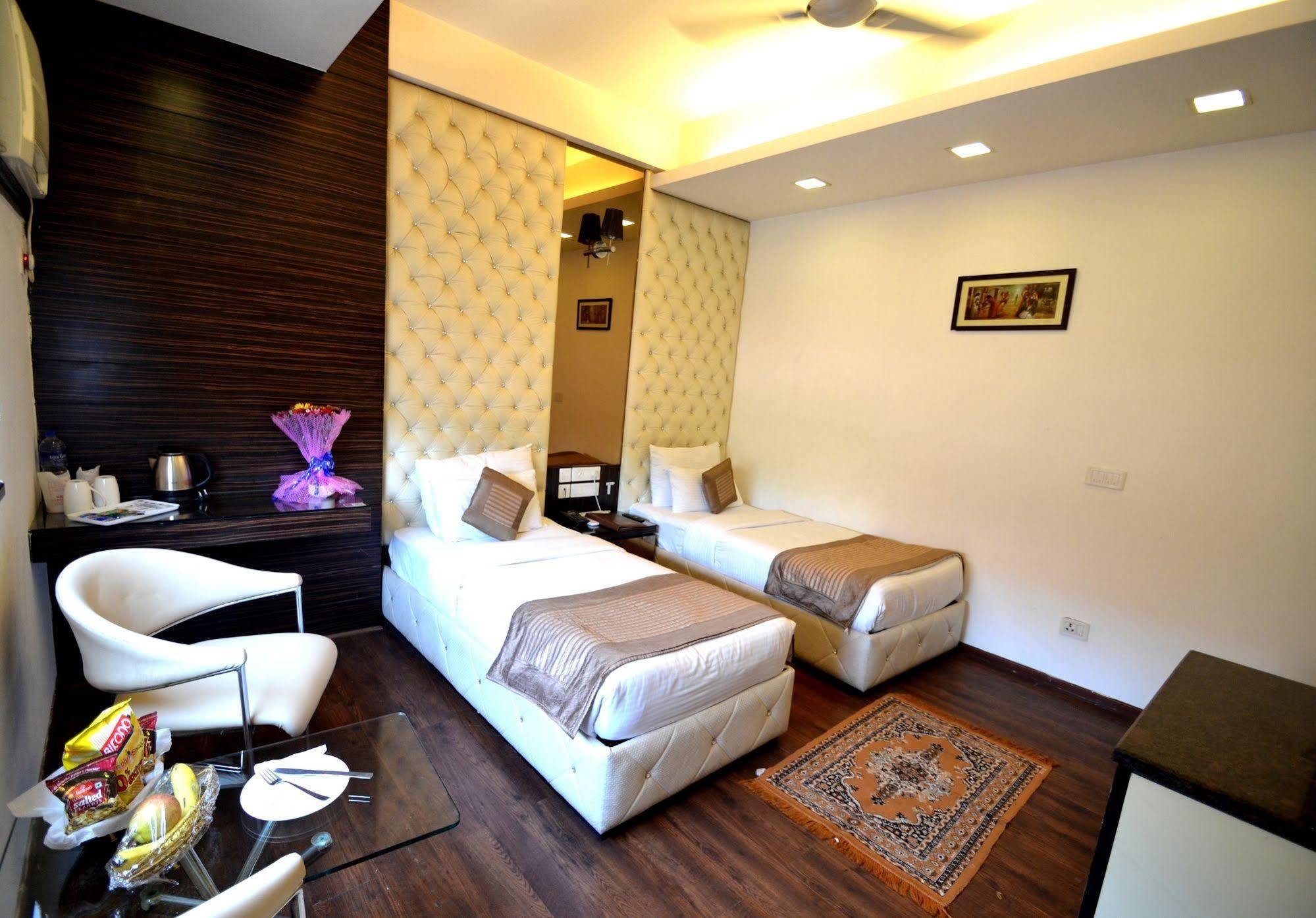 Hotel Metro View Delhi Zewnętrze zdjęcie