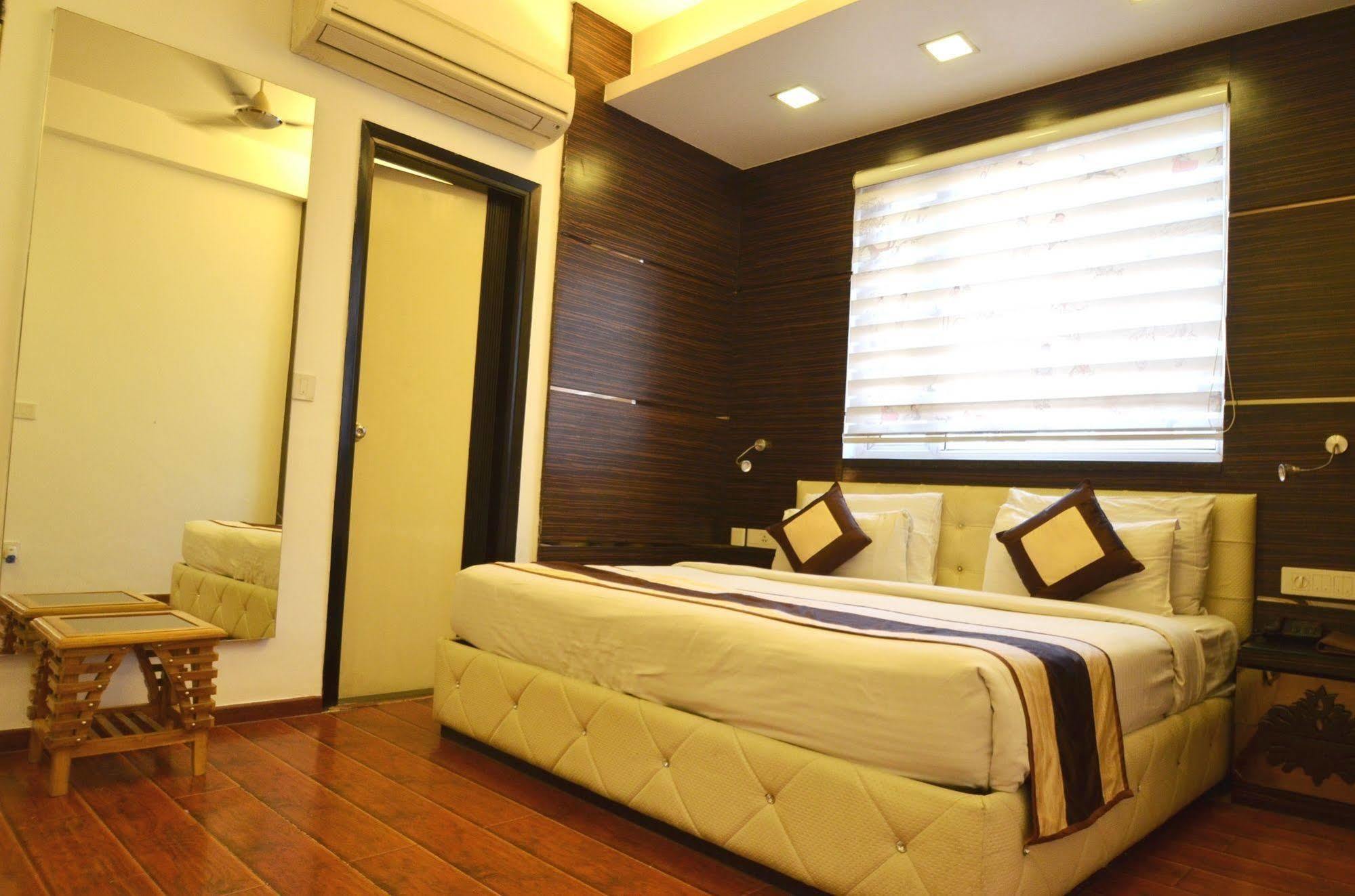 Hotel Metro View Delhi Zewnętrze zdjęcie